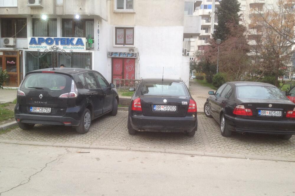 Službeno vozilo Bar, Foto: Demokrate