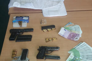 Pogledajte akciju policije u Nikšiću: Oduzeta vozila, oružje,...