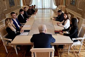 Marković: Mladi da koristite sve mogućnosti koje pružaju EU i...