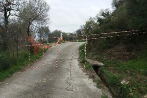 Tivat: Komisija konstatovala odron u naselju Mažina i zatvorila put