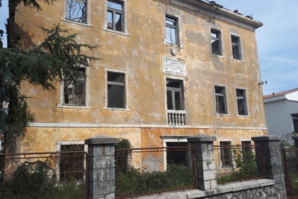 Školska zgrada u Srbini, Foto: Slavica Kosić
