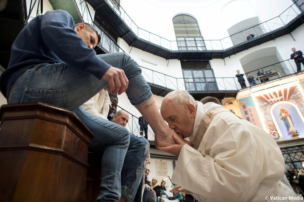 Papa Franjo zatvorenici, Foto: Reuters