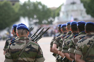 Francuska: Uhapšen muškarac osumnjičen da je autom uletio u vojnike