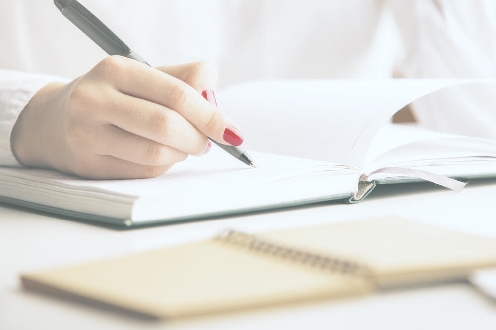 žena, pisanje, Foto: Shutterstock
