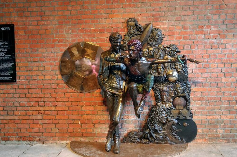 Dejvid Bouvi statua, Foto: Twitter.com