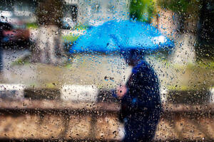 Promjenljivo oblačno, moguća slaba kiša