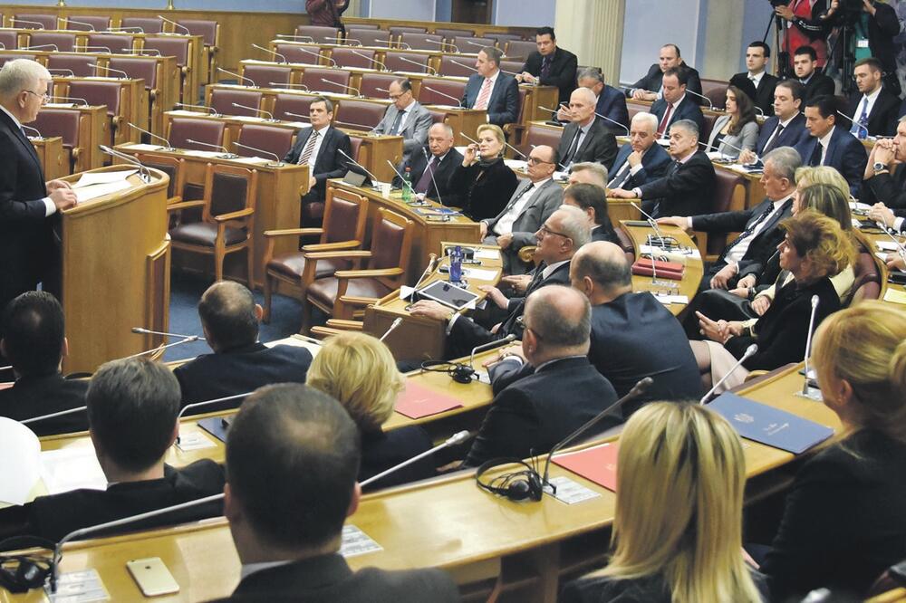 Duško Marković premijerski sat Skupština Crne Gore, Foto: Boris Pejović