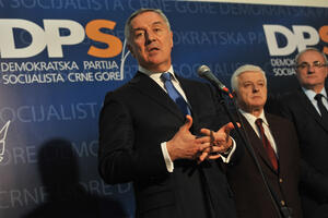 AP: Izbori odlučuju da li Crna Gora stremi zapadu, ili će u rusku...
