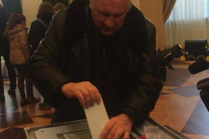 Izbori za predsjednika Rusije: Žerar Depardje glasao u Parizu