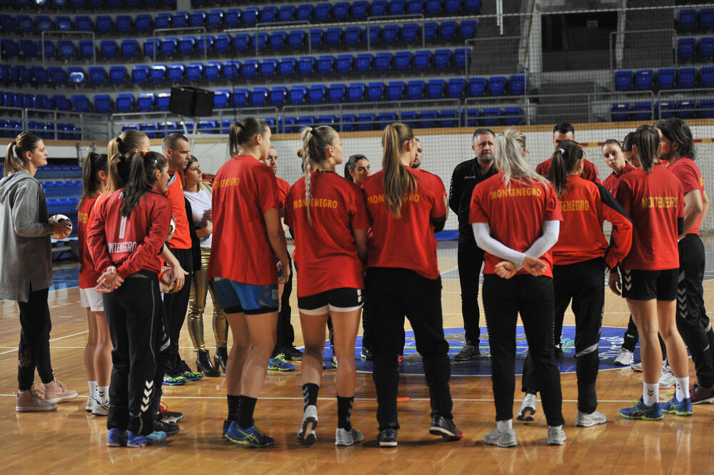 Ženska rukometna reprezentacija Crne Gore, Foto: Savo Prelević