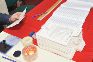 Opoziciji teže do potpisa podrške