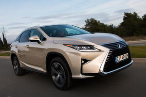 Emisija "Za volanom": Leksusov hibridni SUV na testu