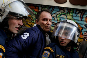 Grčka: Policija se sukobila sa migrantima, među povrijeđenima i...