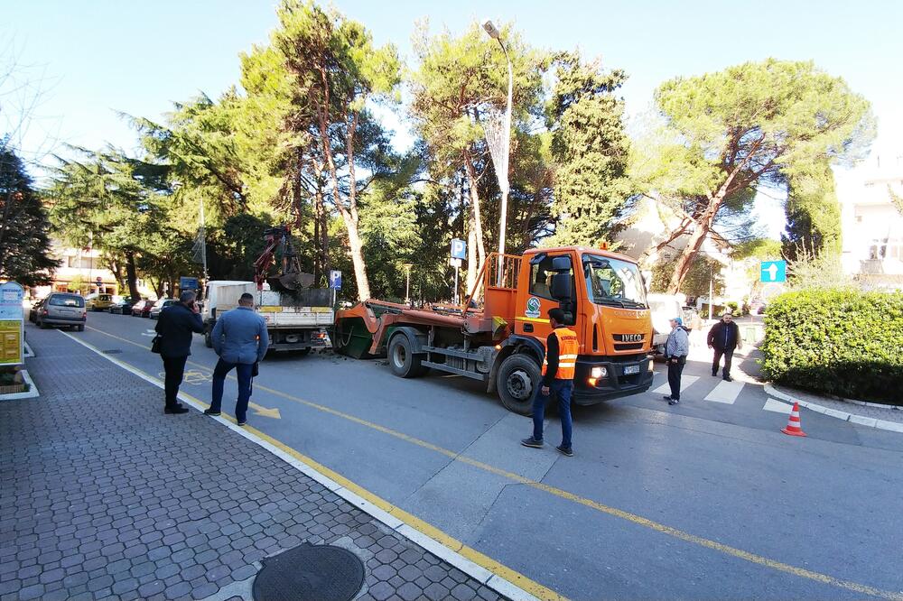 tivat komunalci, Foto: Siniša Luković