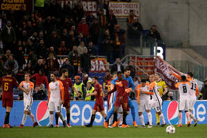 UEFA optužila Romu zbog dječaka koji sakuplja lopte