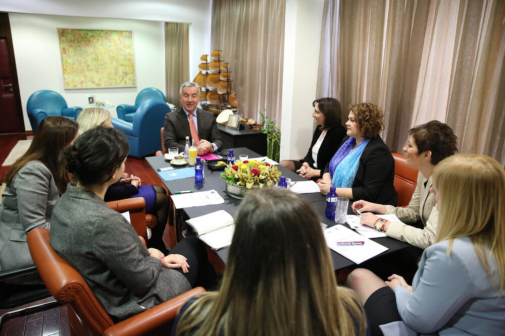 Milo Đukanović, sastanak sa ženama, Foto: DPS
