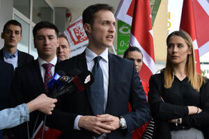 Milačić: Šaranović da podnese ostavku, aplikacija je afera...