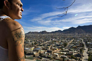 Bijeli Čarli na tronu svijeta