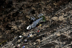 Nađena crna kutija aviona: Stradala posada i osam djevojaka
