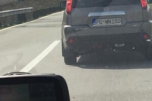 Čitaoci šalju: Kovačević i nedjeljom koristi službeno vozilo