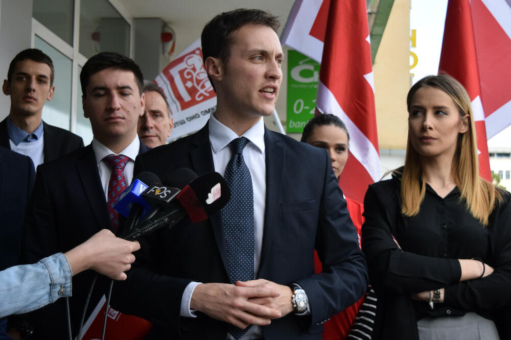 Marko Milačić predaja liste, Foto: Luka Zeković