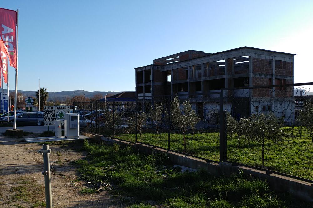 Sporna nekretnina, Tivat, Foto: Siniša Luković