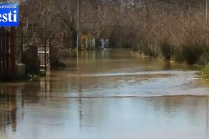 I dalje opasnost od poplava u Ulcinju: mještani dežuraju tokom noći