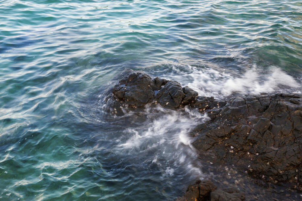 stijene, obala, more, talasi, Foto: Shutterstock