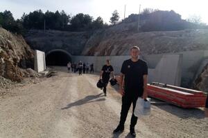 Pješice ka Cetinju: Košarkaši Partizana prošetali do prijestonice