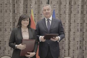Đukanović i Ninova potpisali Memorandum o saradnji DPS i Bugarske...
