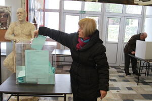 Ipsos na uzorku od 98,4 odsto: SNS 63 odbornika, Đilas 26, Šapić...