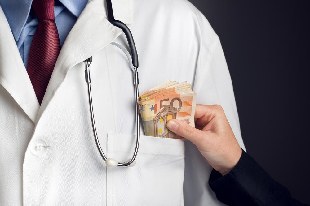Doktor, korupcija, Foto: Shutterstock