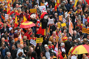 Nekoliko hiljada protivnika nezavisne Katalonije na skupu u...