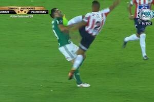 Kung-fu fudbal: Kolumbijac umalo slomio vilicu rivalu i začudio se...