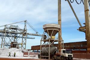 Luka Bar gasi "Štivadorske poslove"