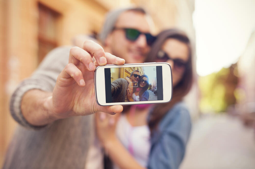 par, telefon, selfi, Foto: Shutterstock