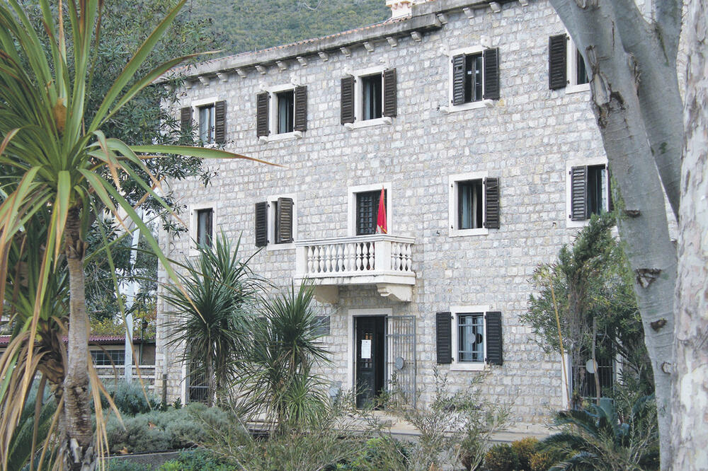 Crvena komuna Petrovac, Foto: Vuk Lajović