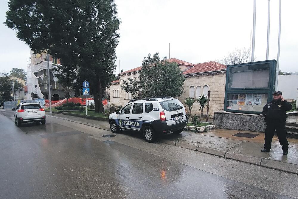 Tivat, policija, Foto: Siniša Luković