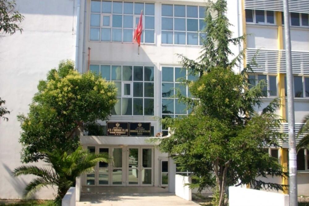 Gimnazija Bar, Niko Rolović, Foto: Anto Baković