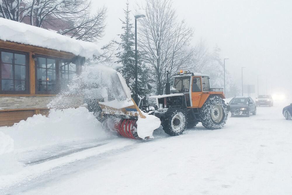 Žabljak, čišćenje snijega, Foto: Obrad Pješivac