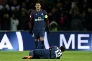 Nejmar na nosilima, "sveci" prejaki za Marsej