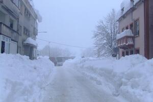 Hladno sa snijegom i jakim vjetrom: U Podgorici do tri stepena