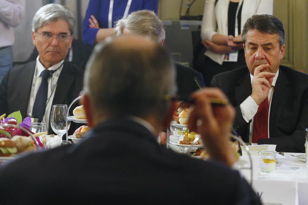 Džo KAser, Sergej LAvrov, Zigmar Gabrijel, Foto: Reuters