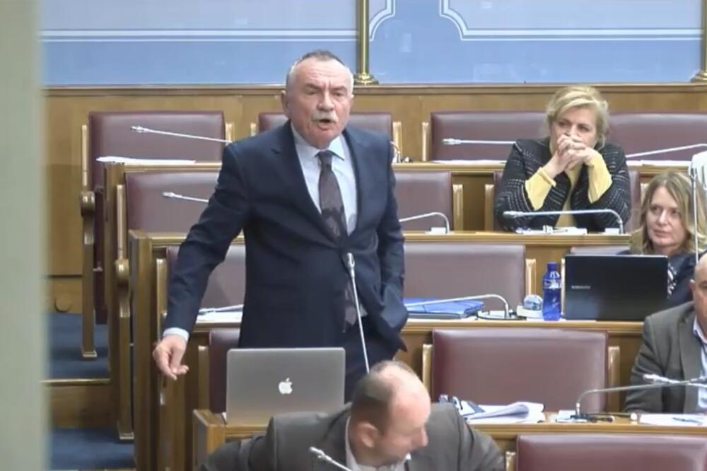 Branko Radulović prepada Milana Kneževića, Foto: Printscreen