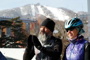 Švajcarski par biciklom prešao 17.000 kilometara da vidi sina kako...