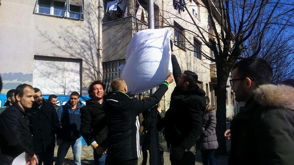 Nikšić postavljanje table, ćirilica