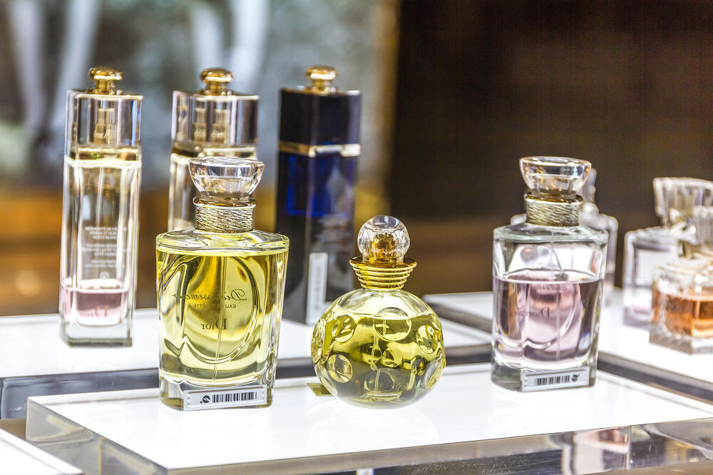 žena, parfem, Foto: Shutterstock