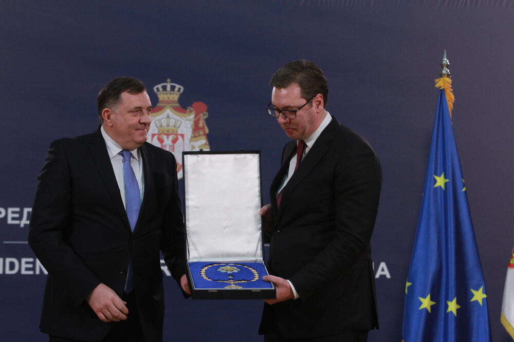 Aleksandar Vučić, Milorad Dodik, orden, Foto: Beta-AP