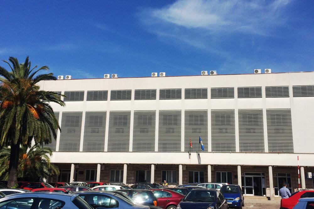 Tri ekipe Uprave lokalnih javnih prihoda svakodnevno rade na terenu i do sada su kontrolisali 350 objekata. Zapisnici koje donesu sa terena se upoređuju sa stanjem u programu za utvrđivanje poreza., Foto: Slavica Kosić