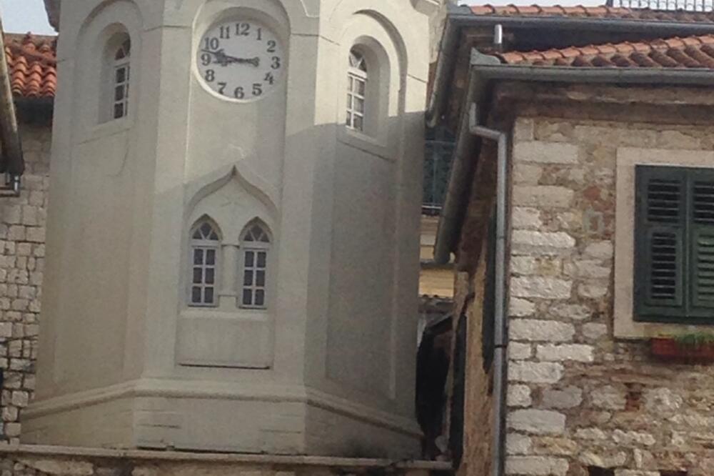 sat herceg novi, Foto: Slavica Kosić